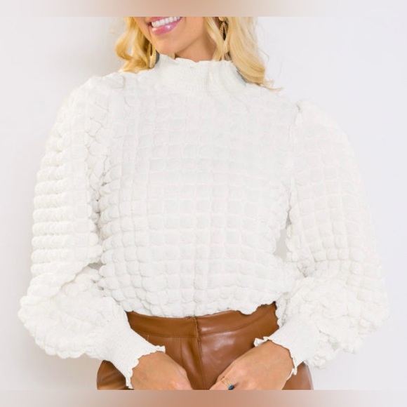 LAST ONE Elegant White Textured Women's Top - Picture 2 of 9